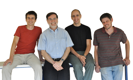 מימין לשמאל: אילון לנגבהיים, ד"ר יאיר שוקף, פרופ' שמואל שפרן וד"ר בנג'מין פרדריך. קשיחות